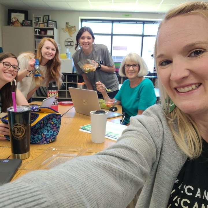 Lunching and working in first grade! #LiscanoEXTRA5 #Liscanogoosechase