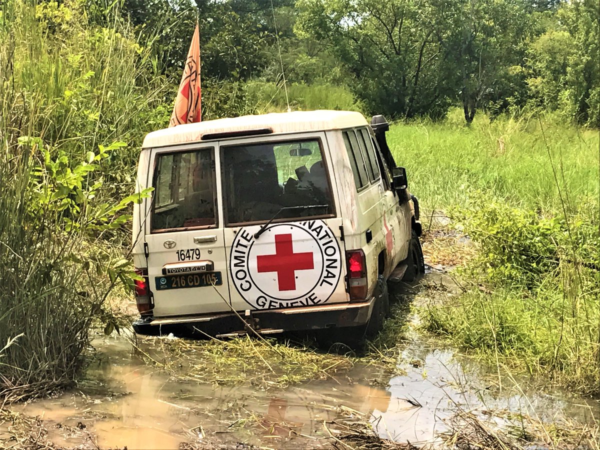 L’accès humanitaire reste un défi dans certaines régions en #RCA. Au-delà des violences qui persistent, l’acheminement de l’aide #humanitaire est parfois entravé par le manque d’infrastructures routières dans des zones reculées, surtout en saison pluvieuse.
<a href="/CICR_Afrique/">CICR Afrique</a> <a href="/CICR_fr/">CICR</a>
