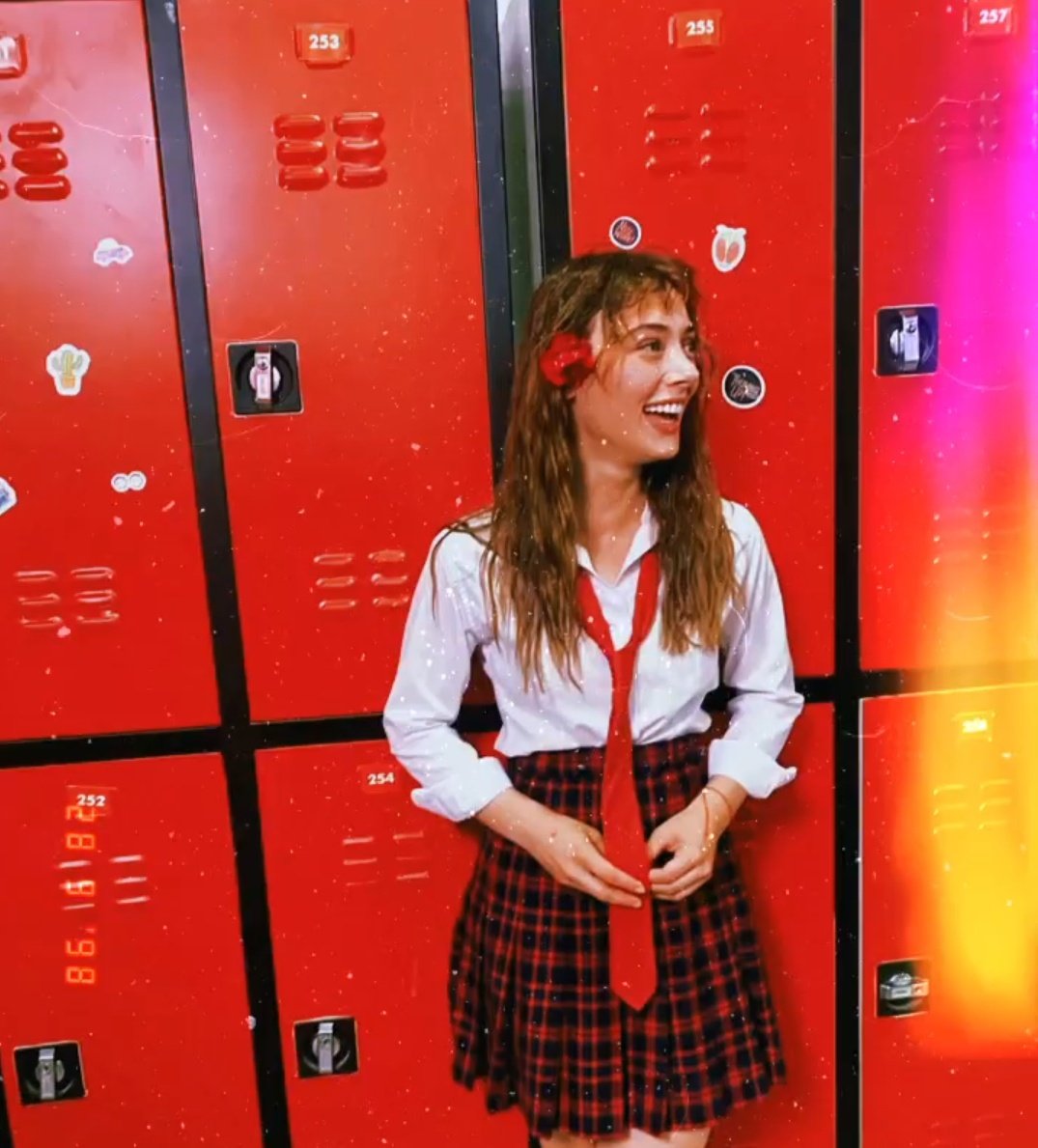 KANAT PUTS THE ROSE IN HER HAIR?or im clowning again? 😭😭