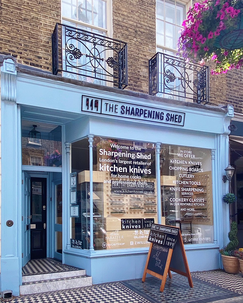 ConnaughtVil's tweet photo. The Sharpening Shed (@KitchenKnivesGB) is your one stop shop for your kitchen knives and knife sharpening services. 🔪 Go and check them out at 📍 39 Connaught Street!

#SharpeningShed #ConnaughtVillage https://t.co/lsh1TqLQKq