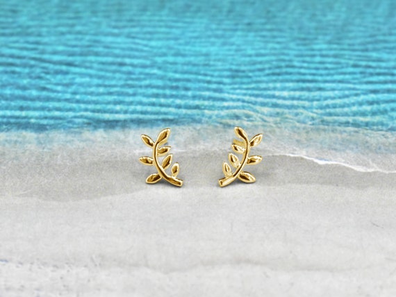 oshijewels's tweet photo. Gold leaf Stud earrings/ 10k/ 14k/ 18k Gold/ https://t.co/J4H2W1pBMQ #tinystudearrings #minimalistearrings #tinygoldearrings #leafstuds @etsymktgtool https://t.co/3vcCdctg30