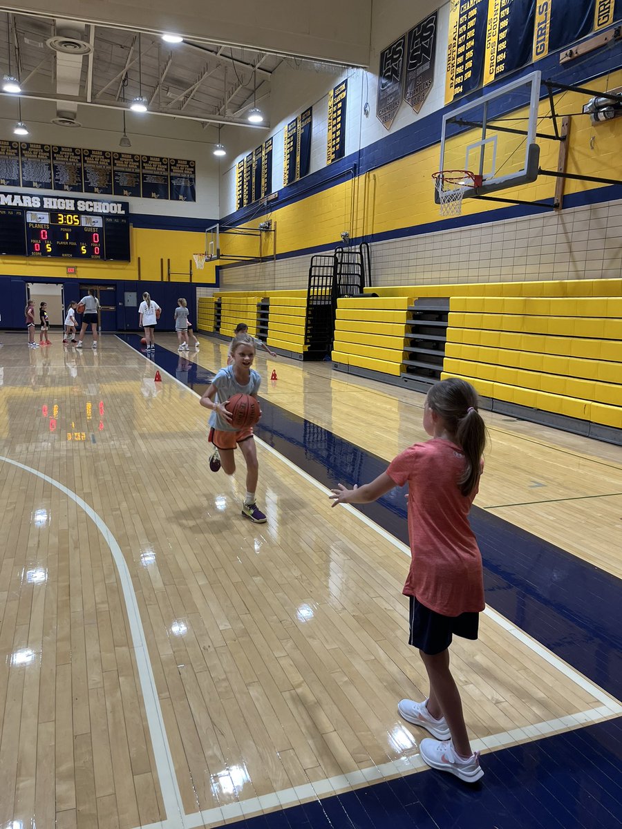 marsbasketball_'s tweet image. Day 2️⃣ was a good one! Getting better every day! 🏀