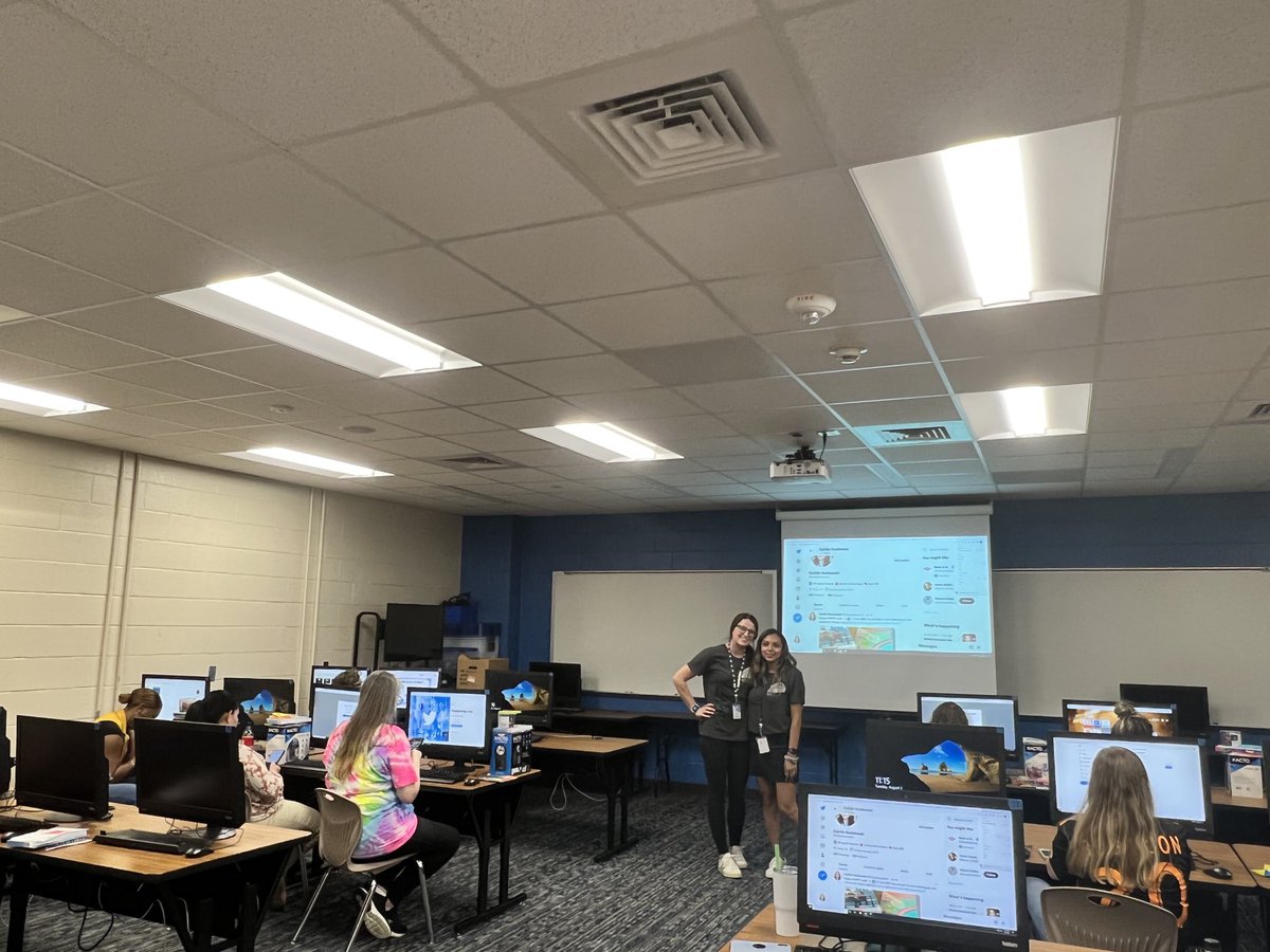 Golbowtweets's tweet photo. Our new teachers joining Twitter ⁦@Golbowtweets⁩ that will help share our story! Thank you ⁦@CGodlewski4th⁩ ⁦@DianaVigil4th⁩ https://t.co/4ONXr98L8K