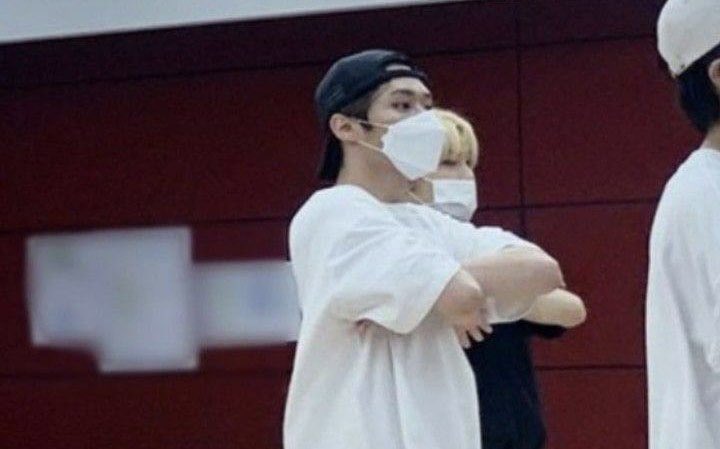 vvrfllji's tweet photo. #hyunho ау, в котором начинающий танцор хенджин попадает в одну из известных танцевальных студий сеула, где знакомится с профессиональным хореографом, который в дальнейшем становится его смыслом жизни. https://t.co/gJAia0pqAG