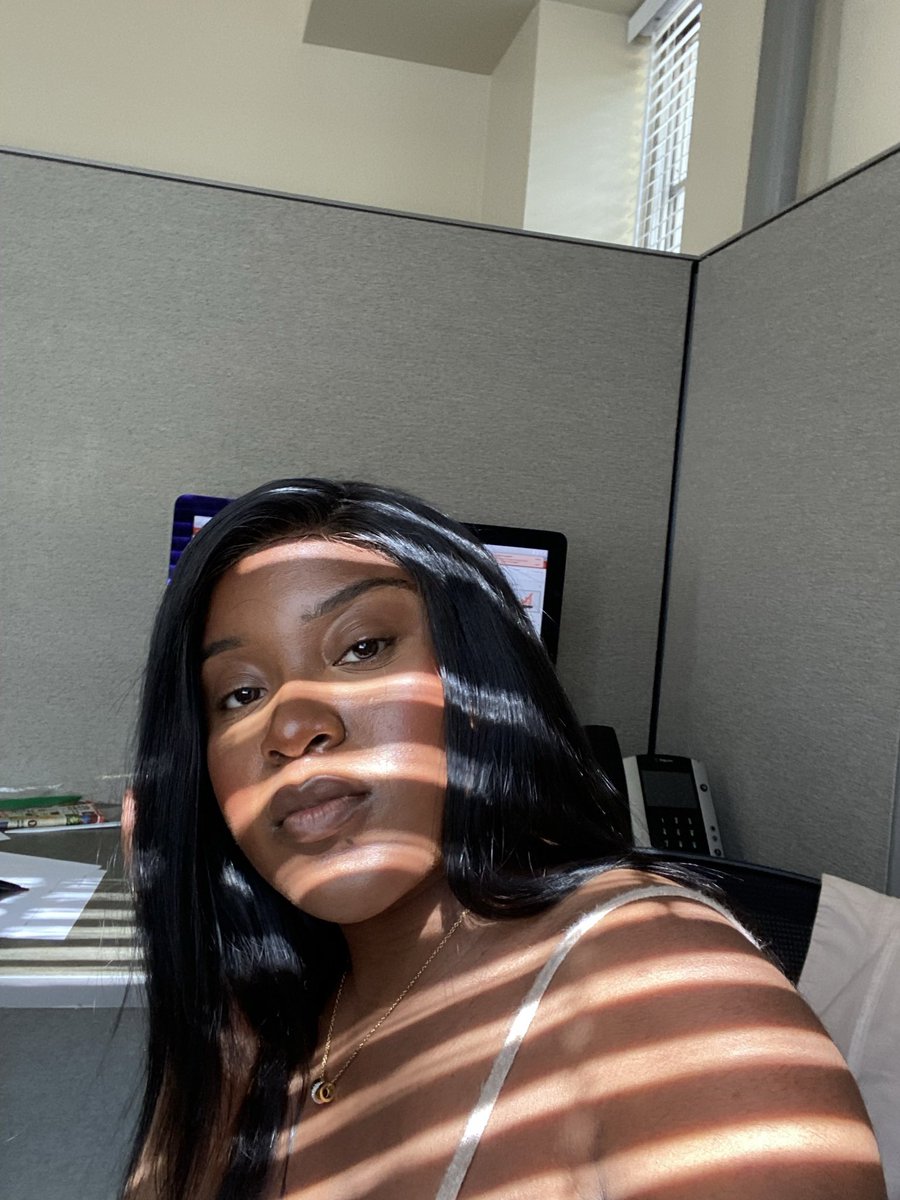 BaylorBSC's tweet photo. #WhosWhoAtBU
❄️ Annette-Rose but call me Annette
❄️ Your very own BSC Intern
❄️ ASA Co-Social Chair
❄️ Senior
❄️ Sociology
❄️ Fun Fact My twin is the best person i know 😘
❄️ Come meet with me in the MA Intern office I can’t wait to meet y’all https://t.co/KHjMgplfQv