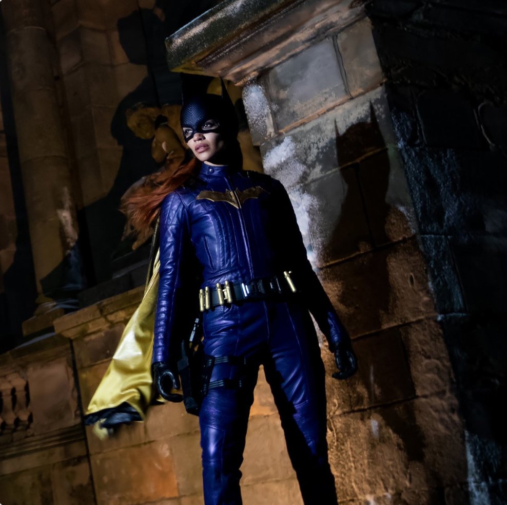 DisparaMusic's tweet photo. Según el NY Post, Warner Bros. Discovery habría "Desechado" #Batgirl.

De acuerdo con la fuente, un ejecutivo de Hollywood anónimo, se debería a que la peli es un "desastre"
¿Que opinan al respecto? 🤔 https://t.co/4bm9DmRDM2