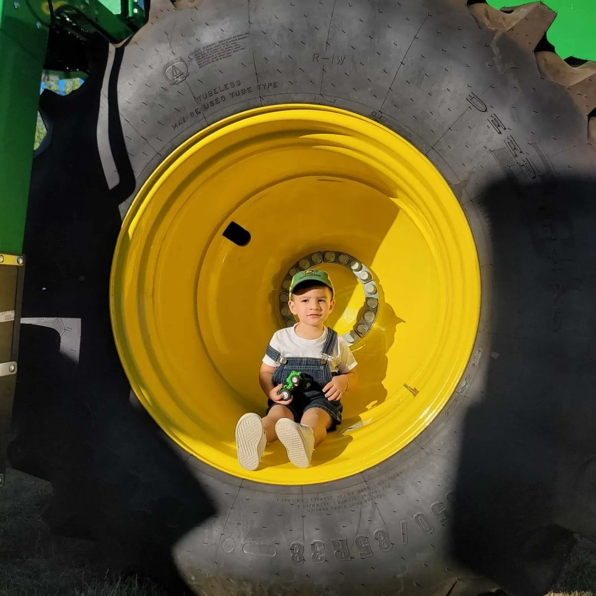 Iowa Boy🚜🌽 
#Johndeere #Iowa