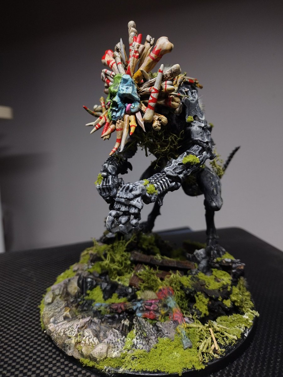 RobWales5's tweet photo. I've changed the head my #bonesplitters Incarnate to reflect the army more, now skull and many bones! Before it was random IJ bits stuck onto Arkhans mount, and it didn't work imho. https://t.co/Nao7FyRvwj