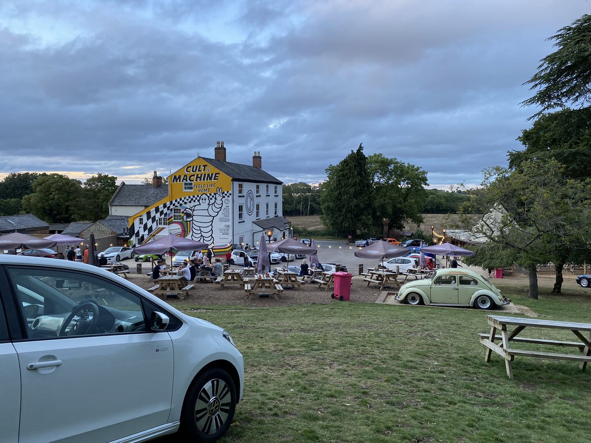 VW up! club tonight at @CaffandMac, was good to see all the little cars out and about 🙌 superb food, as usual #cultofmachine