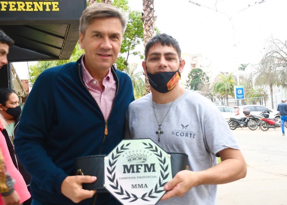 LeandroZdero's tweet photo. Hoy estuvimos con un #Campeón 💪🏻
Se llama Francisco Corrales, ganó el Título Provincial en Artes Marciales Mixtas que se realizó en Misiones.
Felicitaciones‼️ por representar muy bien al Chaco.
#OrgullososDeVos https://t.co/UIbovVTdTt