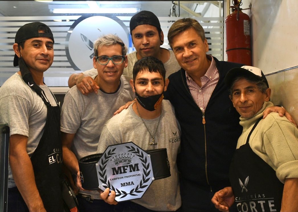 LeandroZdero's tweet photo. Hoy estuvimos con un #Campeón 💪🏻
Se llama Francisco Corrales, ganó el Título Provincial en Artes Marciales Mixtas que se realizó en Misiones.
Felicitaciones‼️ por representar muy bien al Chaco.
#OrgullososDeVos https://t.co/UIbovVTdTt