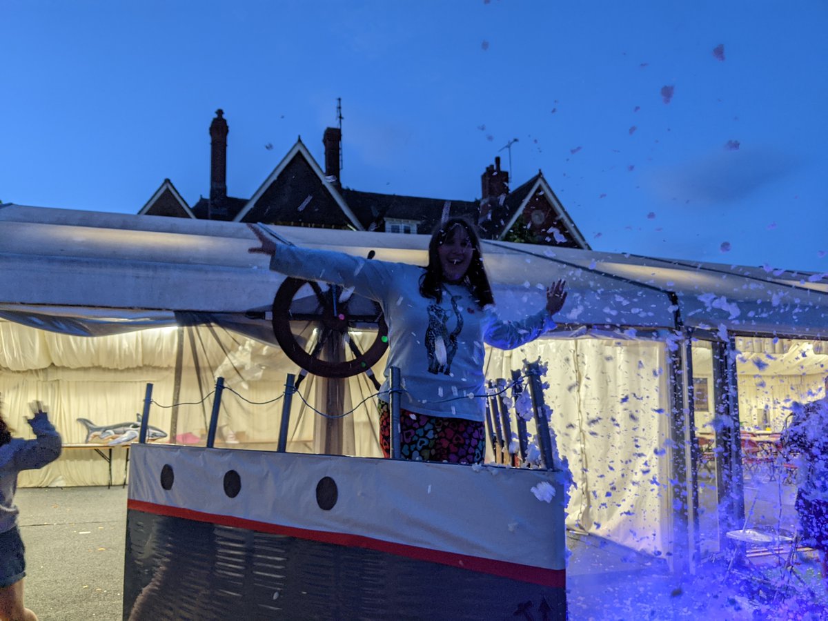 Agoonoree London tweet media