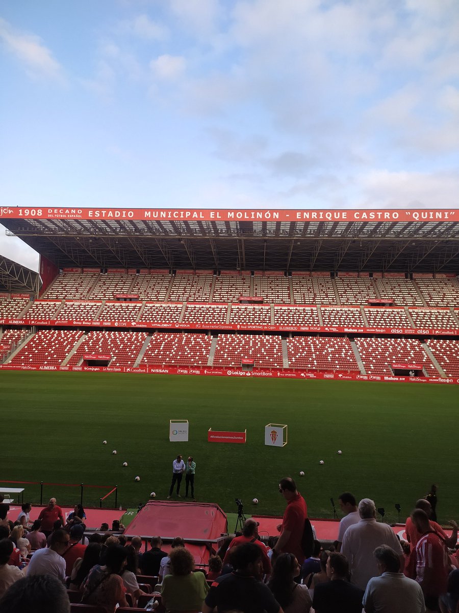 JorgeDazGar's tweet photo. @NavesChus @RealSporting @Orlegi_Sports Y cantando Bufandeo...al loro eh que no estamos tan mal 😉😉 https://t.co/eTQQSfHzEK