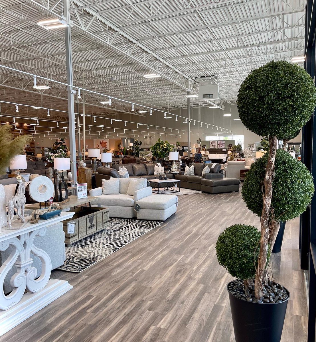 Home Zone Furniture tweet media