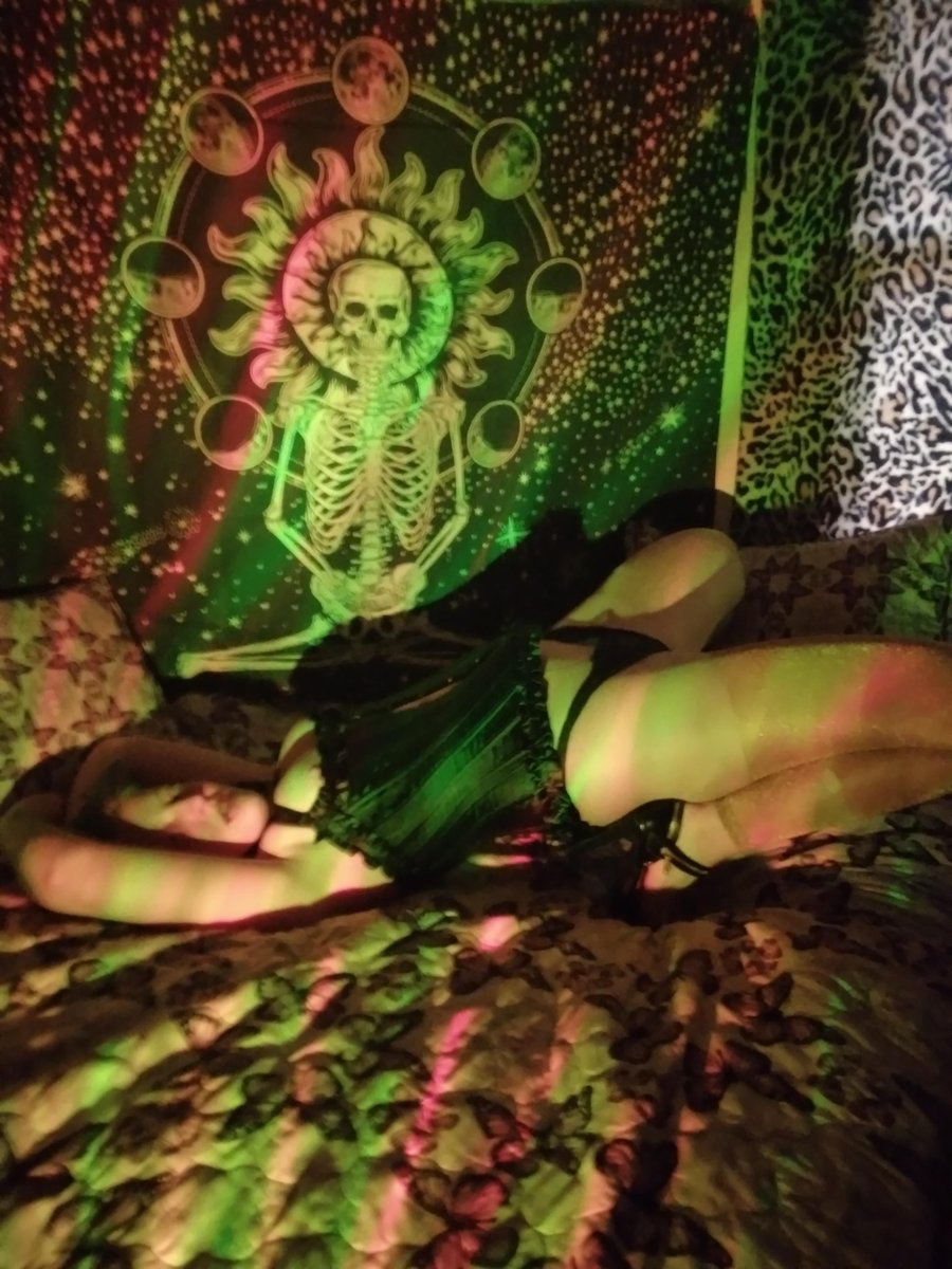 X_Pics_BDSM's tweet photo. Bend me, own me https://t.co/5I28dvVffj