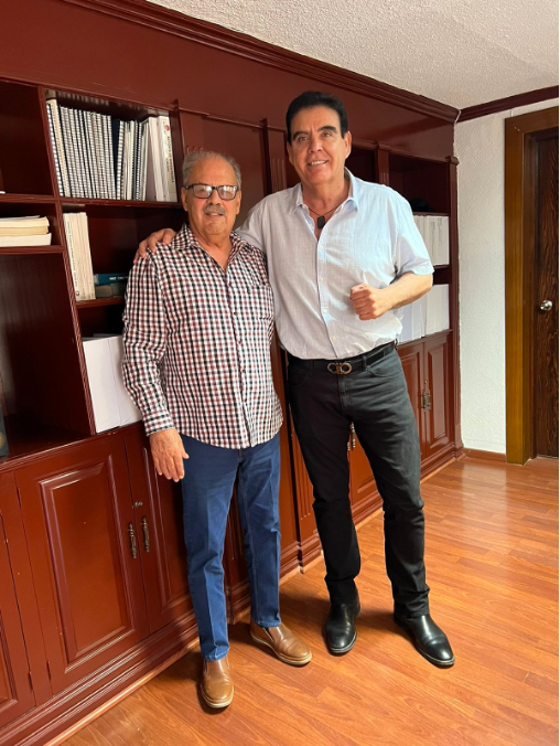 JuntaCaminosES's tweet photo. El día de hoy el alcalde de Caborca Abraham Mier @cubanomier visito al Director General de #JCES Eduardo A. Pacheco G. @lalopachecog para trabajar en conjunto y poder dar mantenimiento a las carreteras que conectan al municipio de Caborca.

 #SonoraTierraDeOportunidades https://t.co/qsmsCwvcqG