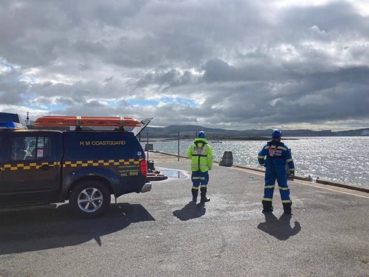 Today at 1036 @CumbraeCRT were tasked to assist a yacht caught on mooring buoy ropes West of the Eileans. @LargsRNLI was also tasked to assist the vessel which was subsequently freed and taken under tow to Largs Marina. Team stood down at 1139. HMCG always on call 24x7x365