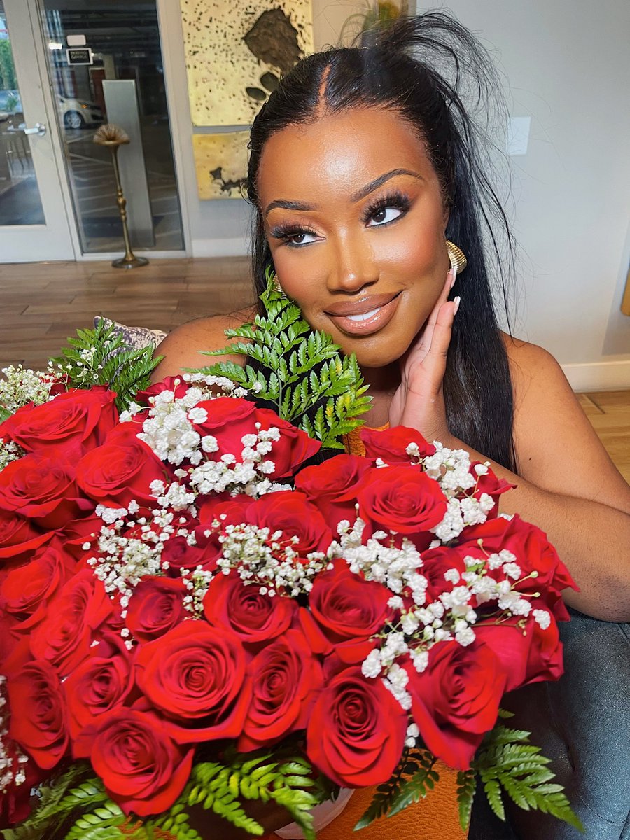 wavyemma's tweet photo. when he randomly reminds you why you should never settle for less 🥰 https://t.co/eSaScGocKH