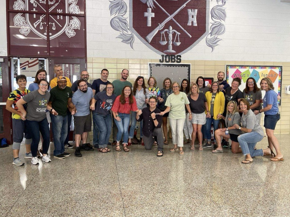 CatherineGinel's tweet photo. @FarragutMS & FarragutHS science departments are “energized” for the year! Thanks @SteveSpangler - note energy stick in middle! @KCSScience #KCSscience https://t.co/LJE6qVkhlU