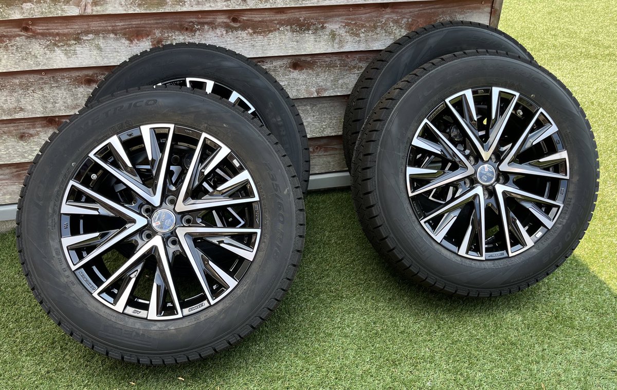 Resident19761's tweet photo. 共豊 SMACK LEGINA 18inch 7.5J +48 5穴 PCD114.3 × PIRELLI ICE ASIMMETRICO 235/60R18でスタッドレスを用意しました。ホイールは組む前に整備工場でIONIQ5 Loungeにマッチング済み。
ホイールとタイヤのみなら10万円強ですが、純正TPMSセンサーが高いので15万円超えて財布が痛いです…。 https://t.co/zA3J2HWnC1