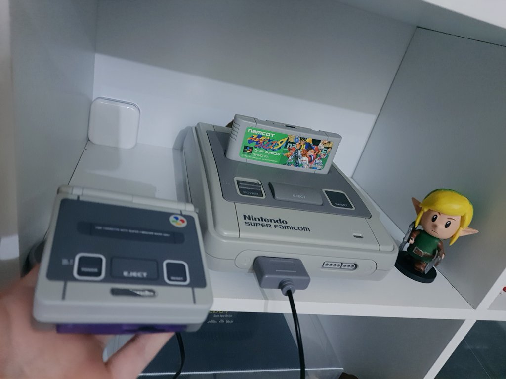meu super famicom e meu gameboy sp com skin de super famicom

fofinhos!!!