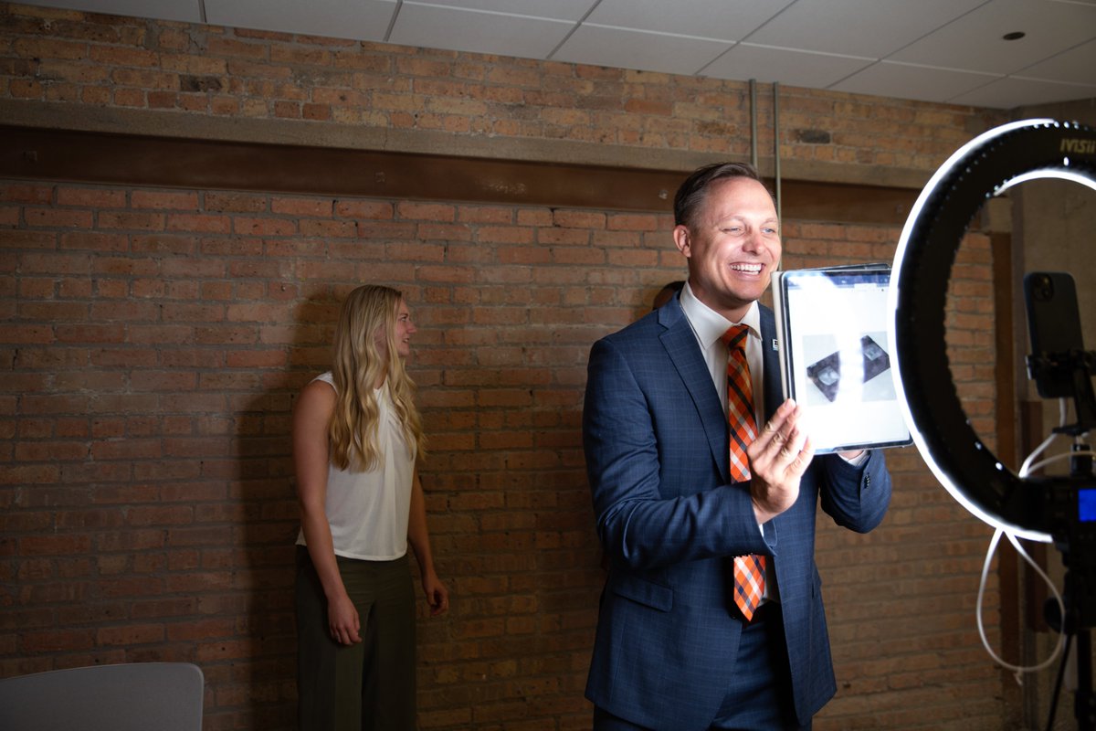 Breaking the glass ceiling 🔨 

Thank you to all those who helped put on the inaugural Big Ten Volleyball Media Days!

#Illini | #B1GFirstServe