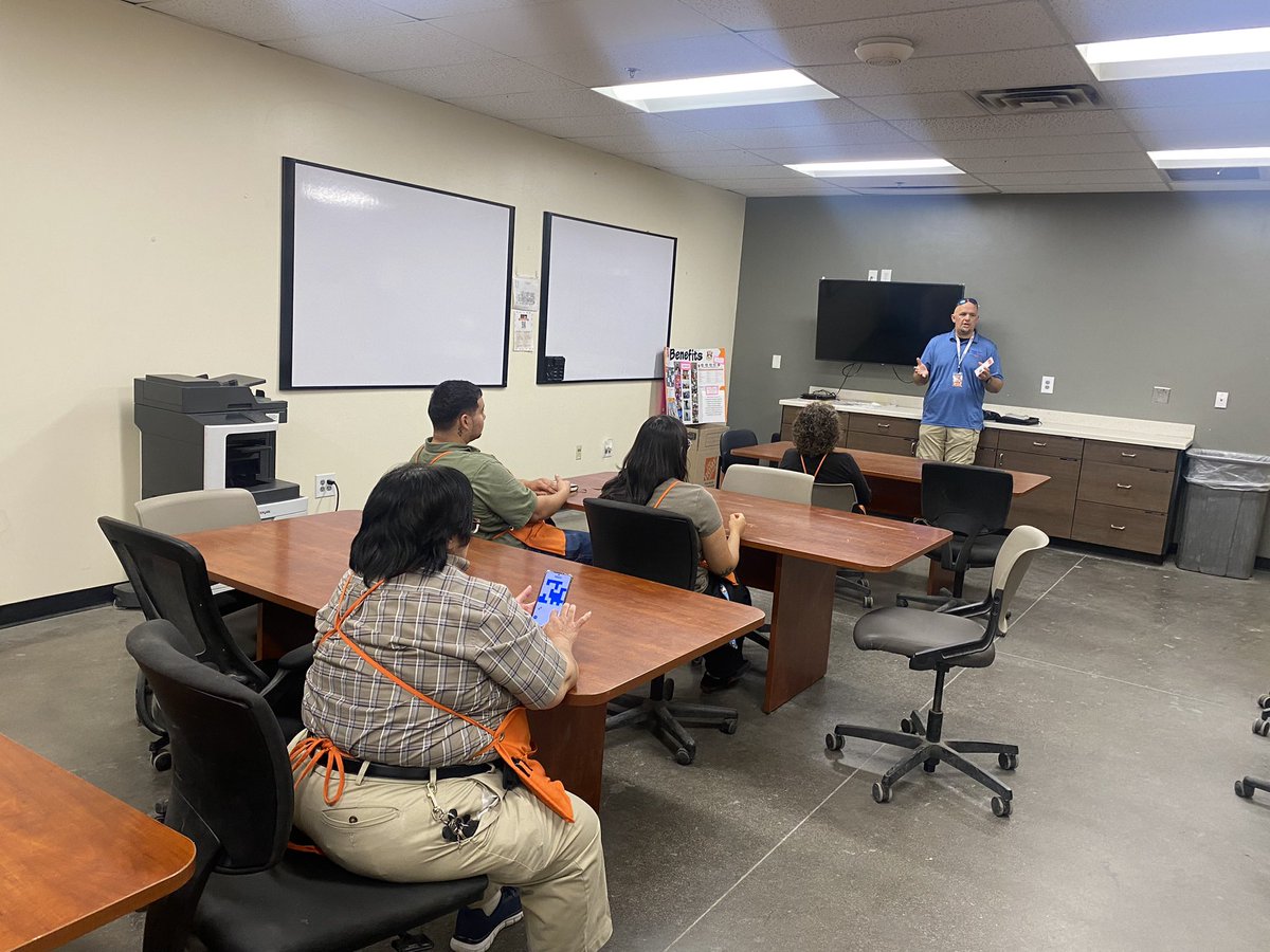 mrtnz_jackie's tweet photo. HVAC PK @ 6816 with Tim (CoolAir) Thank you! @SherreMaclin @JJMarucci @Robert_Daffern @ArtisRealliams @sime6816 https://t.co/46hUMskmHQ