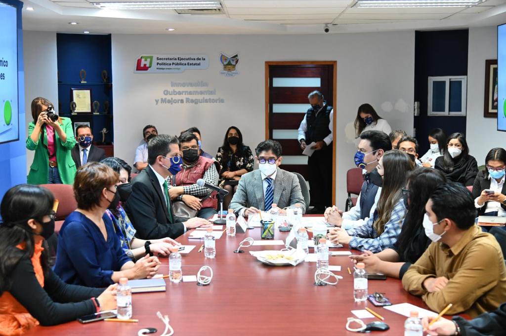 El trabajo con las organizaciones civiles es fundamental para hacer verdaderos cambios en #Hidalgo. 
Hoy entregamos la "Plataforma de Registro de Sociedades Civiles del Estado de Hidalgo".