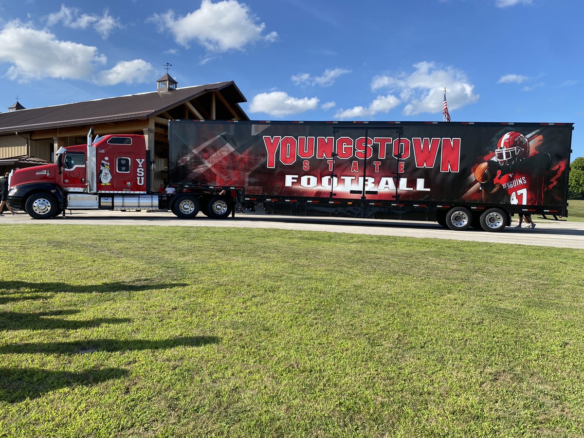 ysufootball's tweet photo. New member of our Penguin family! 🐧🏈

#GoGuins https://t.co/41p2O7WOGv