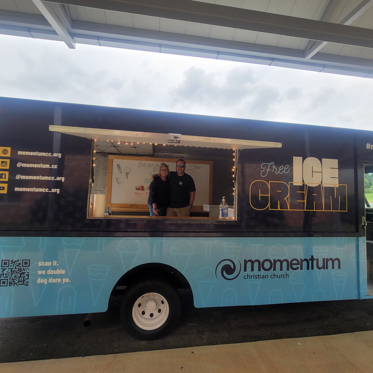 Lakanijones's tweet photo. Thank you to Momentum Church for providing our staff with cold treats on this hot day! @TES_hcs #TEScommitted https://t.co/ayIvTAIQsi