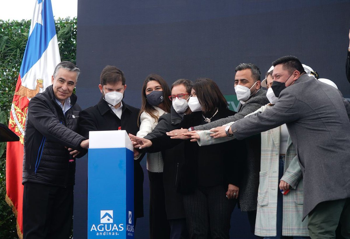 Archivo20222026's tweet photo. Hoy el Presidente @gabrielboric participó junto al ministro @jcgarciapdea de la inauguración de Pozos de Cerro Negro-Lo Mena, proyecto de @aguas_andinas que reforzará el suministro de agua potable para más de 400 mil personas de Puente Alto, La Pintana, El Bosque y San Bernardo. https://t.co/4yWA6iAQrj