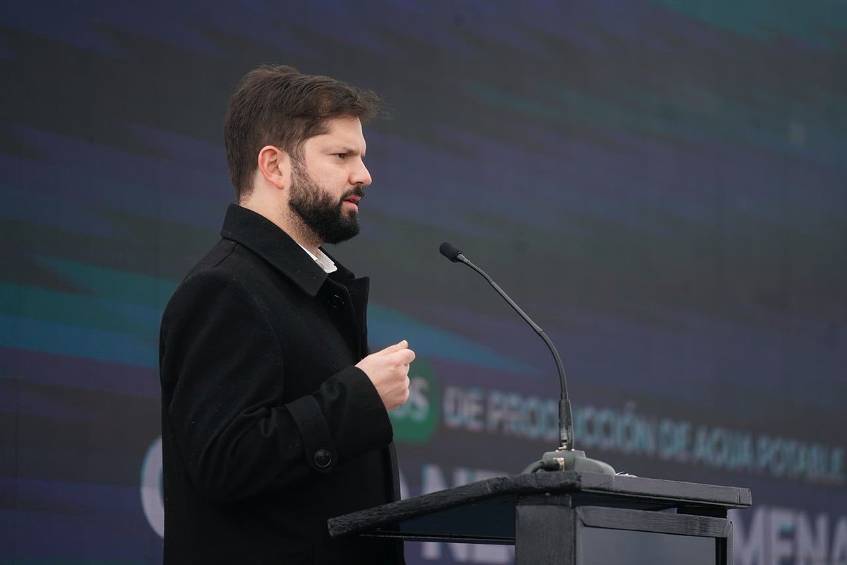 Archivo20222026's tweet photo. Hoy el Presidente @gabrielboric participó junto al ministro @jcgarciapdea de la inauguración de Pozos de Cerro Negro-Lo Mena, proyecto de @aguas_andinas que reforzará el suministro de agua potable para más de 400 mil personas de Puente Alto, La Pintana, El Bosque y San Bernardo. https://t.co/4yWA6iAQrj