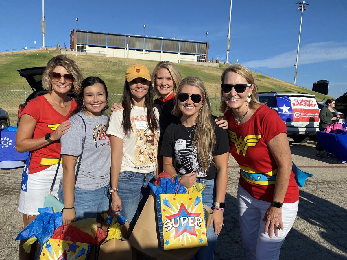 lbartonftconcho's tweet photo. Had a blast at SAISD TAILGATE this morning! Love our new teachers and SAISD! @SanAngeloISD #DifferenceMaker #fortconchoiuniversity https://t.co/JIUS5ZEeUF