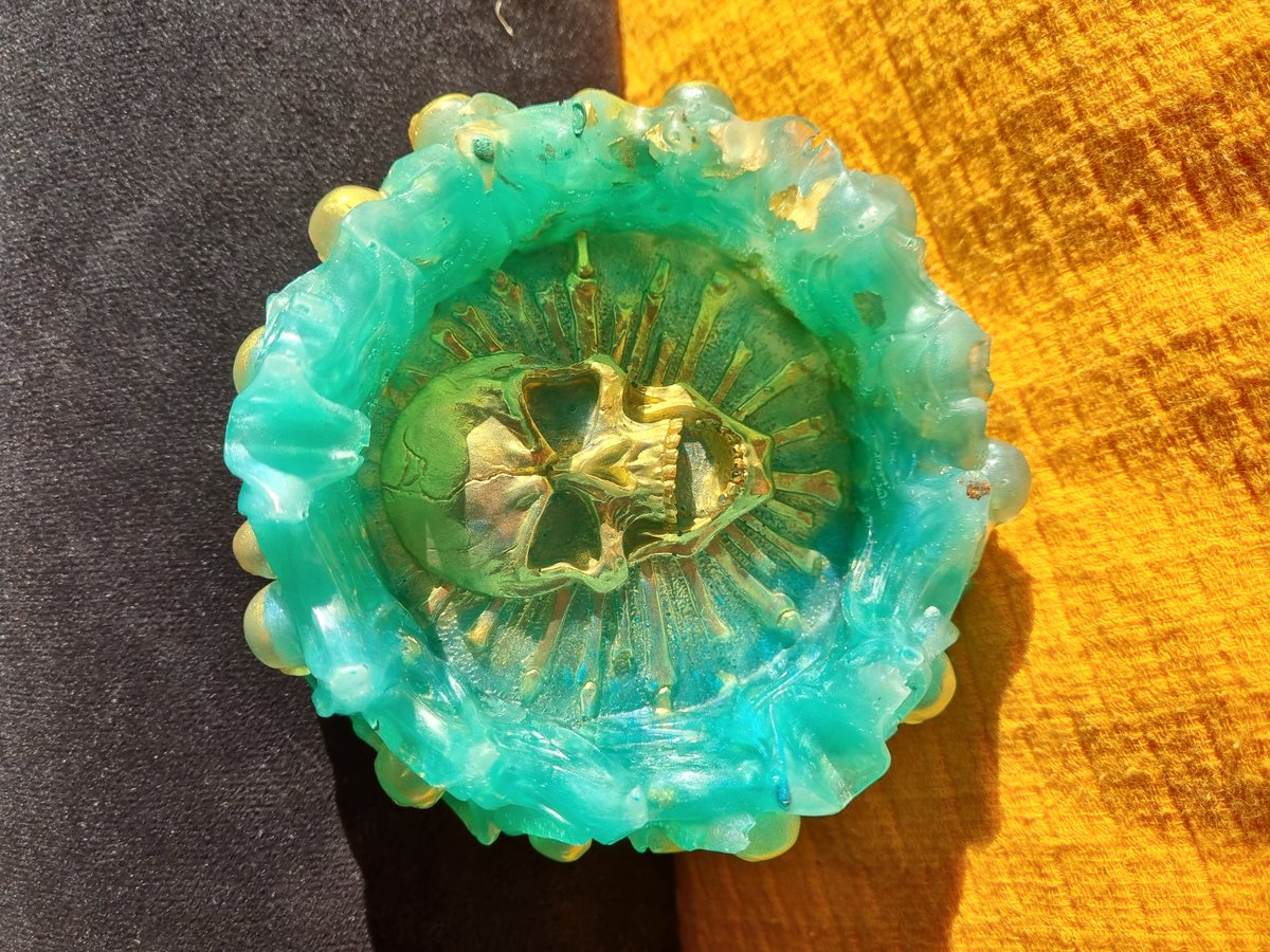 Magic_Resin_'s tweet photo. Ho creato un altro posacenere, ma con un effetto particolare in più, volete scoprirlo? 🎀
Ritwittate e commentate, vi aspetto!🤗
#resinart #resin #Taiwan #FolloMe #ItaliaViva https://t.co/kqqCjU5fh8