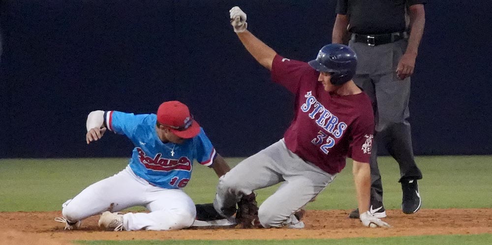 “𝗧𝗵𝗶𝘀 𝗴𝘂𝘆 𝘄𝗮𝘀 𝗷𝘂𝘀𝘁 𝗯𝗼𝗿𝗻 𝘁𝗼 𝗵𝗶𝘁.”

Gavin Kash is among <a href="/CCL_Baseball/">California Collegiate League</a> leaders in home runs and exit velocity this summer, and he is bringing his bat from Austin to <a href="/TTU_Baseball/">Texas Tech Baseball</a> next season.

Showcase Notes: d1ba.se/3OECyVe