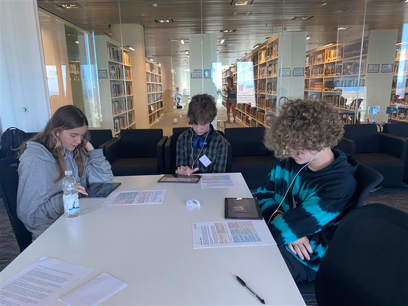 InnovateNHSG's tweet photo. Almost the end of our SBRI journey. Working with young people today, who shared thoughts on digital psychological therapy solutions created by Tacit Connexions &amp; Voxsio! #SBRI @SCOTCRNYPAG @NHSGrampian @andy_19_12 @innovateuk @Lorna76Watson https://t.co/3OWMEOGCTv