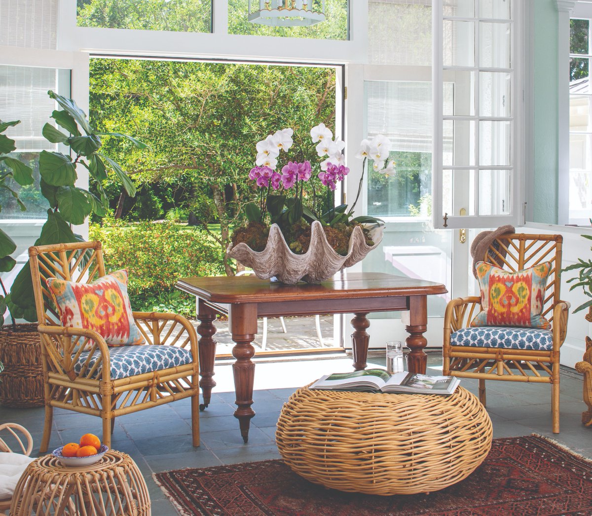 SouthernLadyMag's tweet photo. Natural light and tropical textures make interior designer Mary Hannon Reid’s porch a dream summer hideaway. See more of this home in our July/August 2022 issue, available at https://t.co/u7mUjAwins.
#southernladymag #porchpanache #julyaugust #porcheswelove #outdoorliving https://t.co/tPC1HoA9TQ
