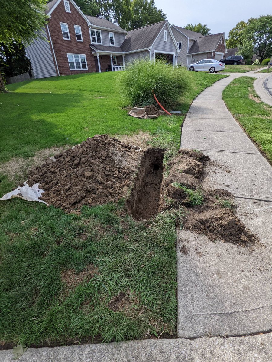 rmthedwall's tweet photo. Hey @ATT , isn’t your contractor, @broadband_of , supposed to mark utilities by calling @IN811 first? They’ve knocked out internet to the whole neighborhood for the 2nd time in 4 days. About a week after hitting 2 @citizensenergy water mains. Seems dangerous right? https://t.co/dM8nuF1FVR