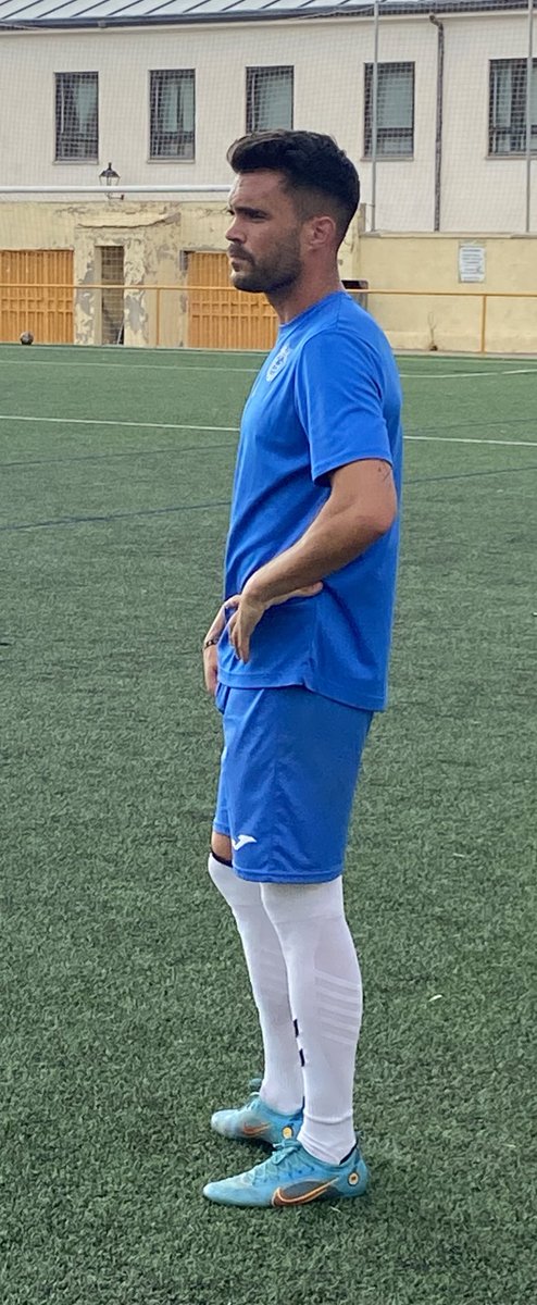 ManuelNoeda's tweet photo. El lateral izquierdo, Iñaki Quereda @quereda3 ya se entrena junto a sus compañeros de @UBConquense. La plantilla va quedando así. https://t.co/dgR0XH0mzb