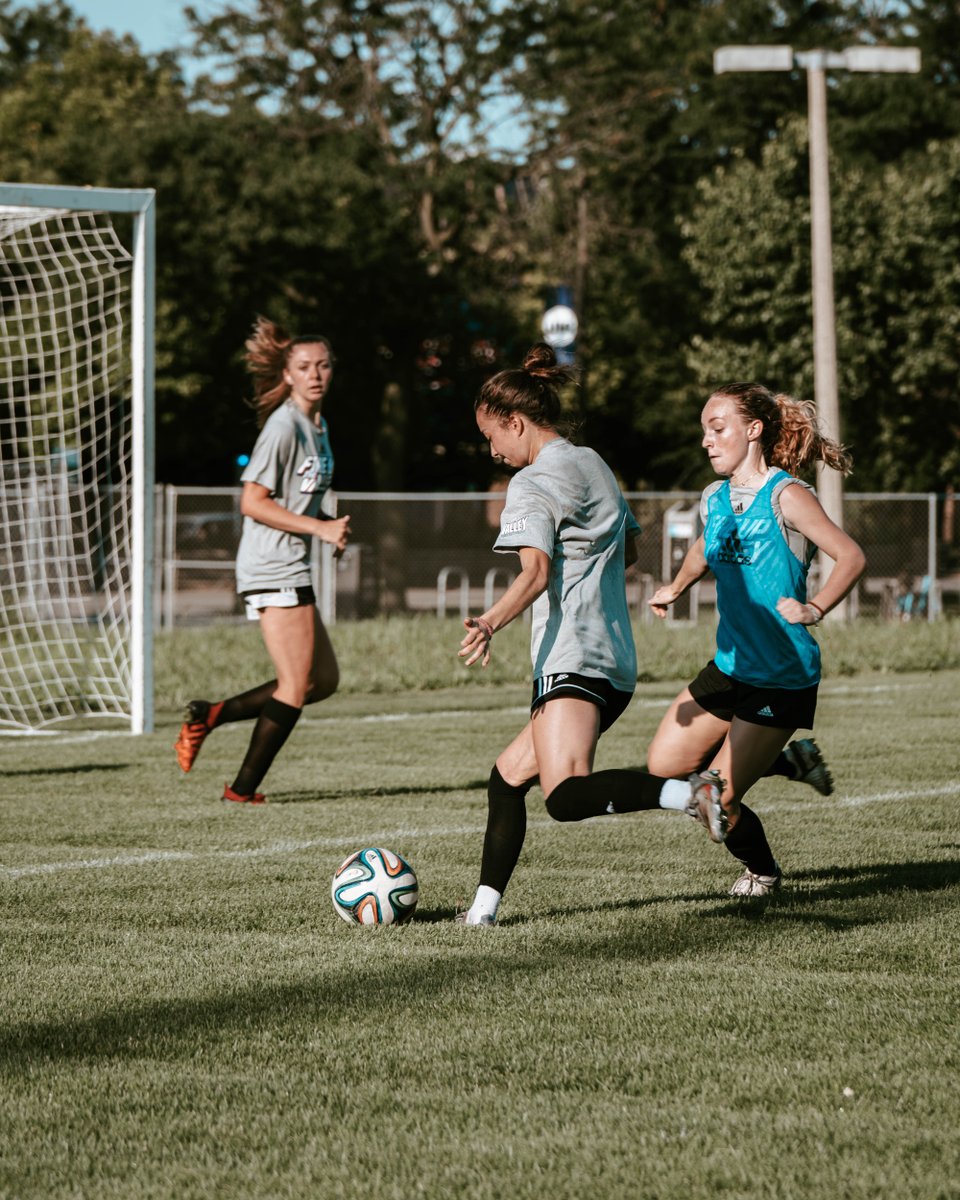 UIC_WSOC's tweet photo. Practice 1: done

#FireUpFlames https://t.co/4NGvt6w0LK