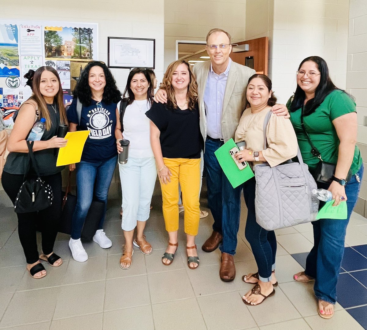 GloriaBalakris1's tweet photo. We are so fortunate to have such amazing presenters at the Bilingual &amp; ESL training session today!! ❤️ @MRobinsonElem https://t.co/c5KP8Gl4Xl