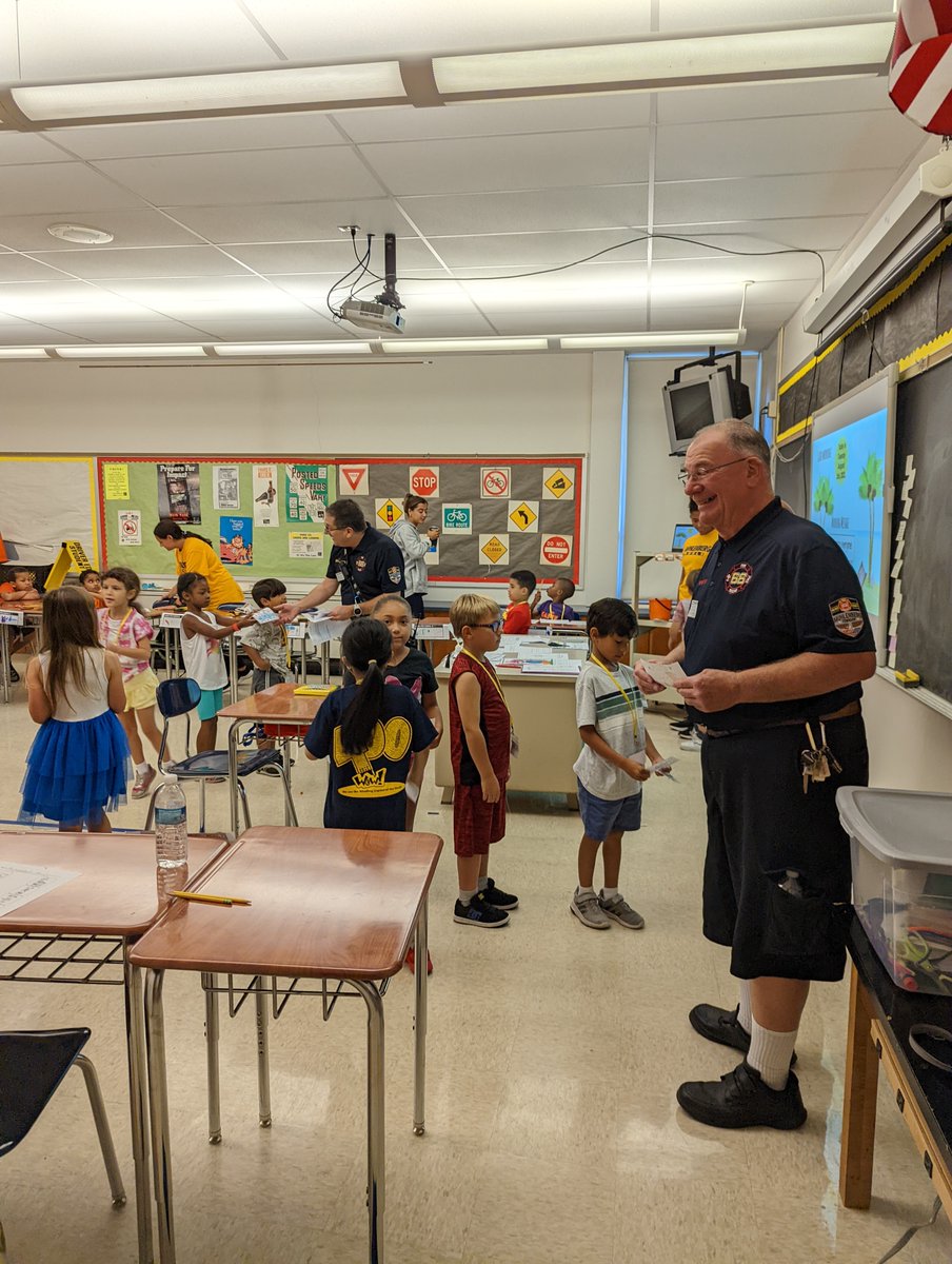 SamanthaArmMSD's tweet photo. How does our community help us? #MSDSummerStyle connected with the Hispanic Center, Muhlenberg Fire & Rescue Department, @bctv_org, and @UWBerks. Thank you for all that you do for all of us! @cathy_shappell @AlFutrick @muhlsd https://t.co/PUgcQKQ1Lu