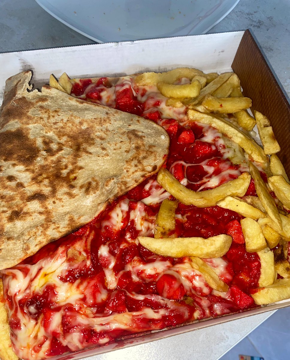 Scran Appreciation Tweet 👏

Garlic naan topped with chicken tikka chasni, cheese and chips from Wallace Tandoori 😍