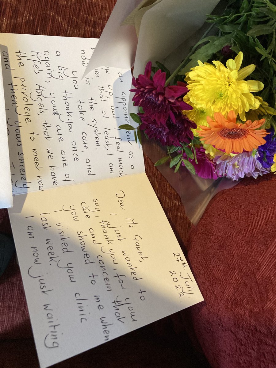 When you go to work wondering what the day ahead will bring &amp; r given beautiful flowers from colleague &amp; lovely card from patient. Makes it all worthwhile ⁦<a href="/UHLsue_mason/">Sue Mason</a>⁩ ⁦<a href="/VickyOsborne73/">Vicky Osborne</a>⁩ ⁦⁦⁦⁦⁦⁦<a href="/EsmRrcv/">RRCV & ESM - UHL</a>⁩ ⁦<a href="/JudithSpiers/">JudithSpiers 💙</a>⁩ ⁦<a href="/JackieElton2/">Jackie Elton</a>⁩