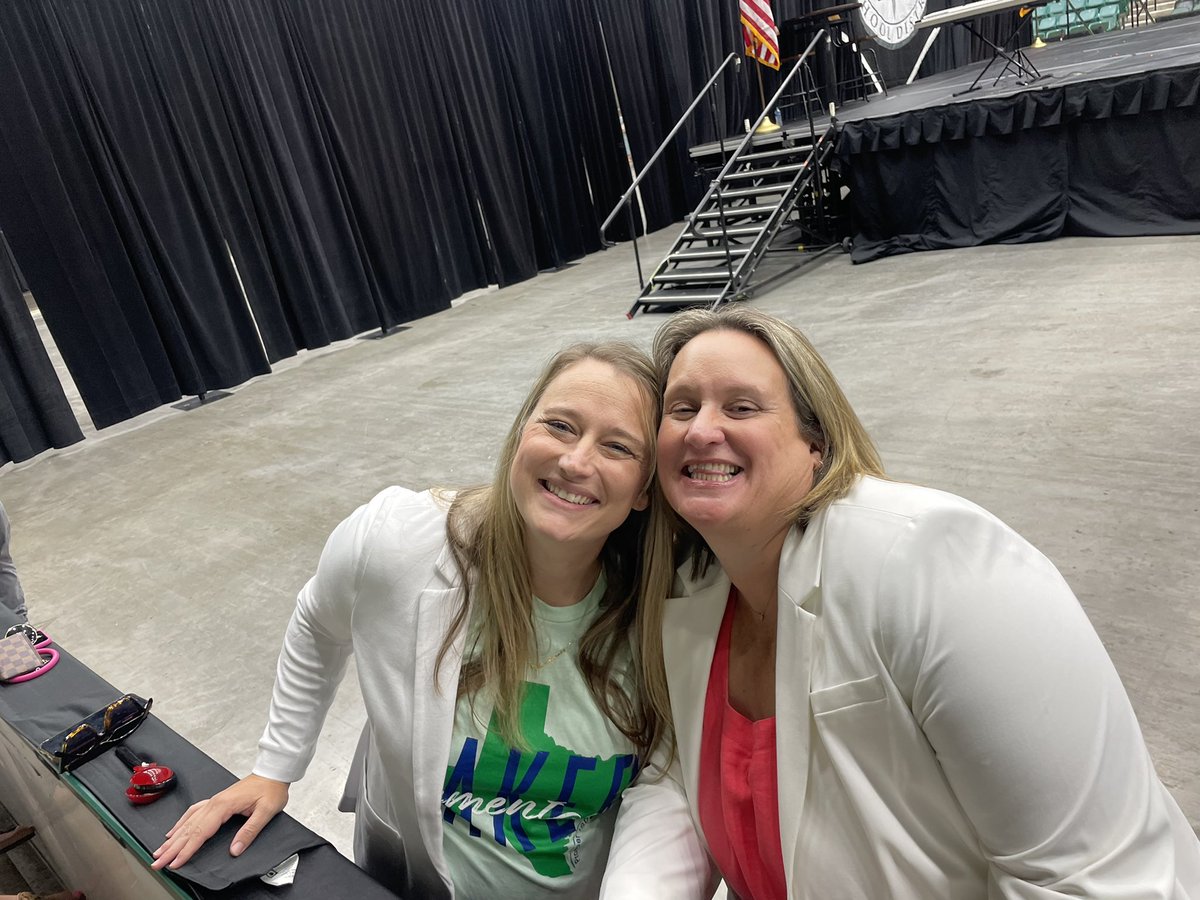 BakerElem's tweet photo. Here we go!!! #ProsperConvocation #ProsperProud https://t.co/TcxTsOcQ9T