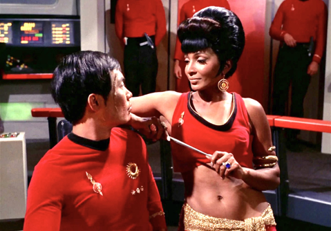 KatCressida's tweet photo. SHE CHANGED IT ALL♥️
BREAKING #ColorBarrier's✊🏾
BRINGING 📺 #CivilRights to TV
TOUCHING MILLIONS♥️
w #LtUhura's #TRAILBLAZING mix
of Grace ✨Beauty✨ INTELLIGENCE
⭐️#NichelleNichols⭐️
DYK #MartinLutherKing convinced
her to DO 🛸 #OriginalStarTrek 🛸?!
HONOR #RIPNichelle💔RT https://t.co/3xj1apLVnR