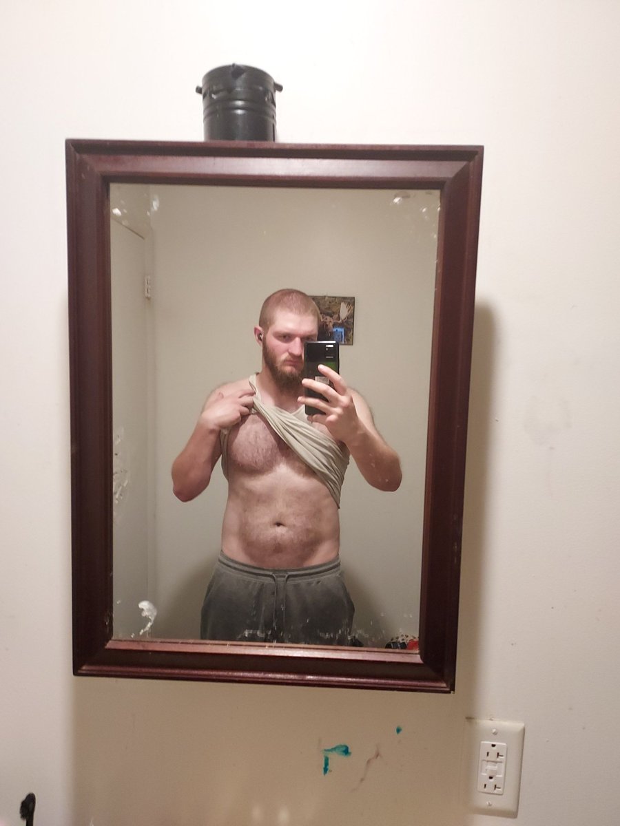 BoltVx's tweet photo. In the middle of my #workout #calisthenics #bodybuilding #beauty #fitness #model #FitnessModel #FitnessMotivation #twitchstreamer #twitch #muscle #modeling #6packabs #chestday #cardio #sweat #gamer #gamers #fatloss #LoseWeight #GetFit #challenge #challengeyourbody #exercise https://t.co/tjHjBKTEZG