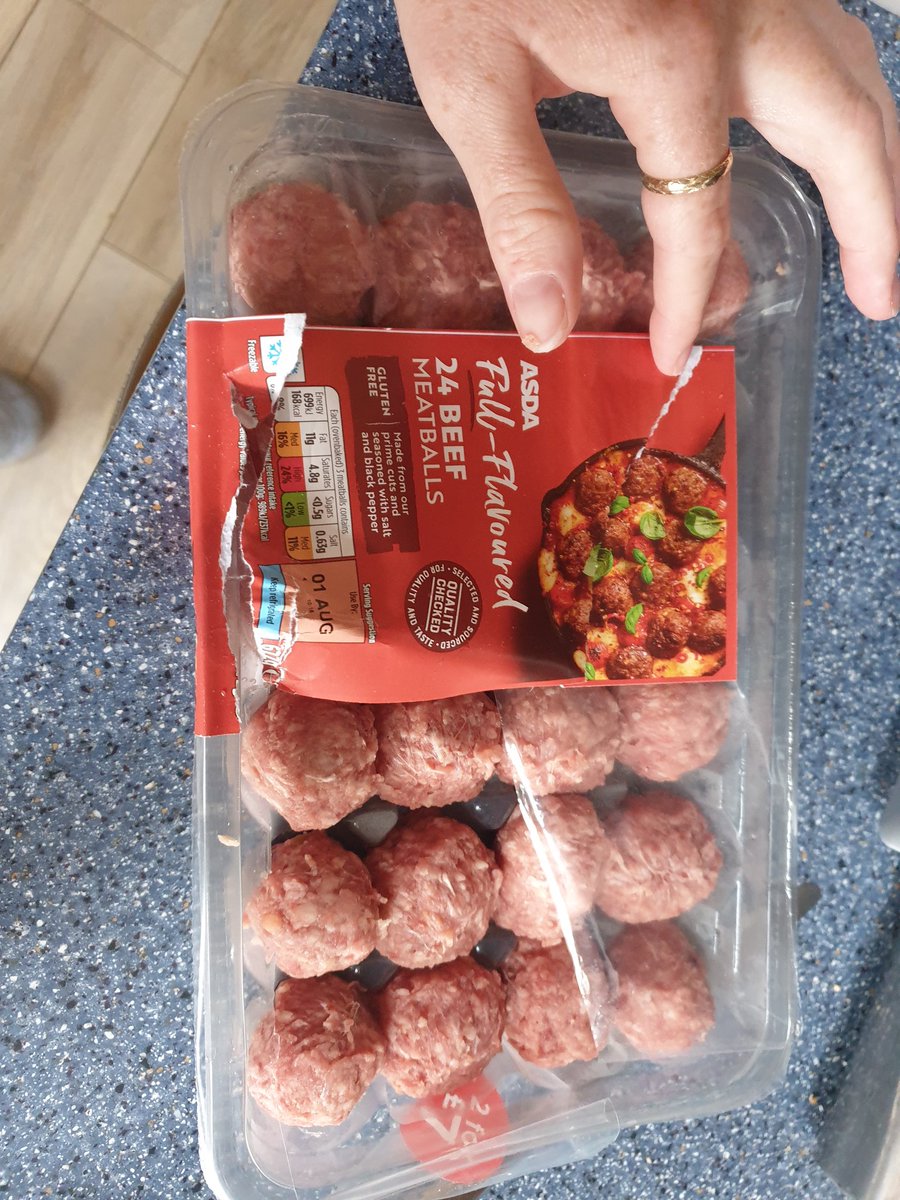 jrhare1507's tweet photo. @asda bought a packet of 24 beef meetballs in your chadderton store a few days ago. Just come to use them and there's only 23 meetballs in the pack!! #1missing #asda https://t.co/CHRxtECug9
