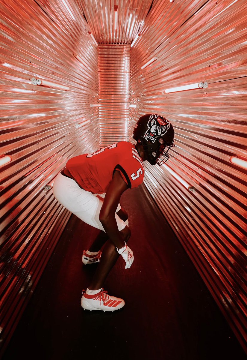 I am extremely blessed to receive an offer from NC State today.Thanks @jokerphillips @BMitchellNCS @SC_DBGROUP @NPCoachJeff @SWiltfong247 @RivalsFriedman @FootballSPHS @CoachQwright @CoachRichAD @JibrilleFewell @FBUAllAmerican @UANextFootball @AlPopsFootball @DennisCurrence