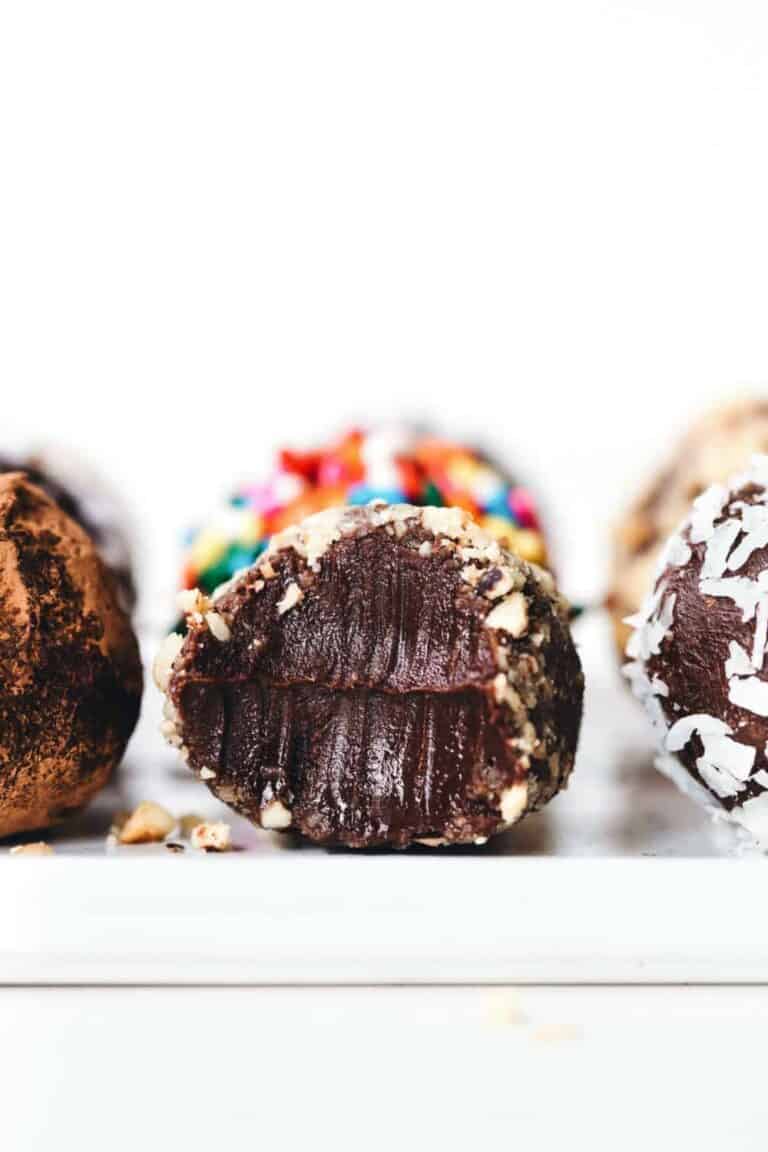 Valebakery1's tweet photo. What chocolate lover wouldn’t be thrilled with rich, decadent truffles for Valentine’s Day? Instead of heading to the nearest chocolate shop, pick up a few items from the market and make these simple homemade truffles with your own two hands! #ValentinesDay https://t.co/tcIUkN9bKS